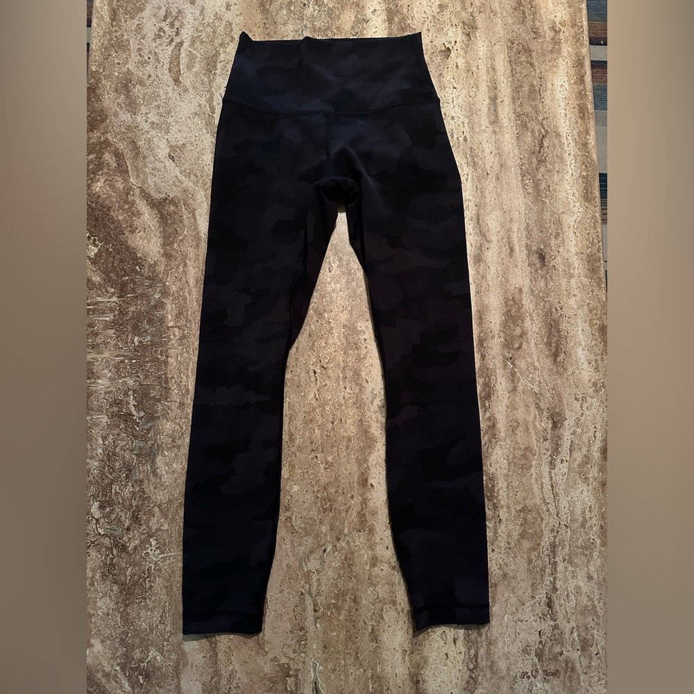 Lululemon Wunder Under 25” Leggings size 4 - black camo